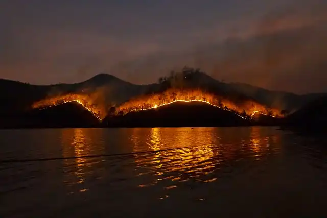 Misleading Wildfire Image: New Jersey vs. Israel